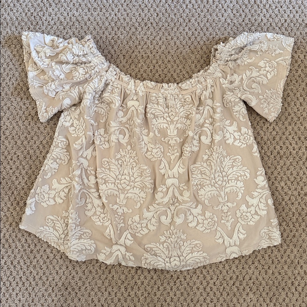 ‼️ Forever 21 Cream Off-Shoulder Top ‼️